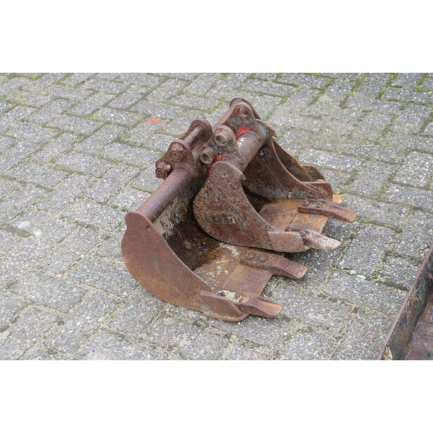 2010 KUBOTA K008-3-44470879