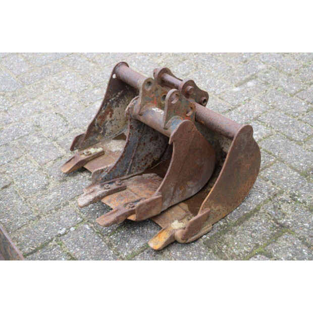 2010 KUBOTA K008-3-44470882