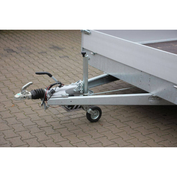 2025 إدوارد P4-44471040