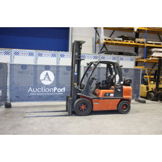 2000 NISSAN 30-44471051