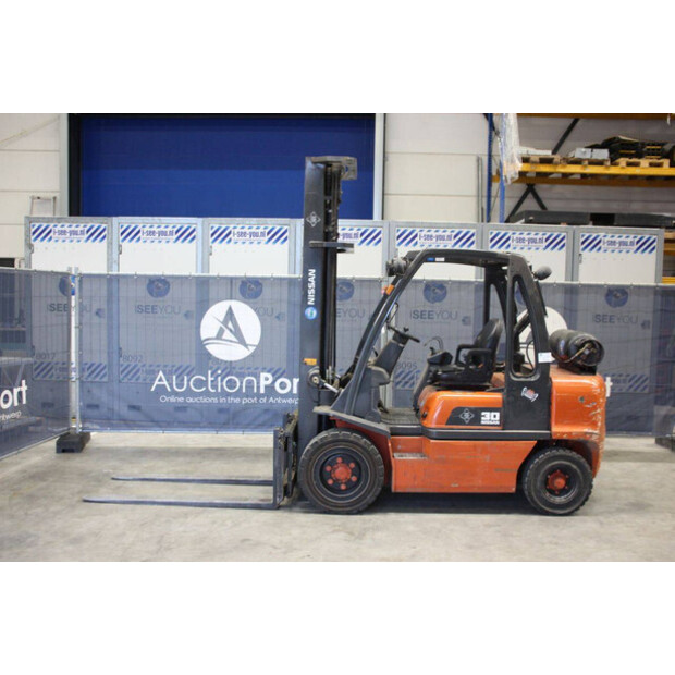 2000 NISSAN 30-44471052