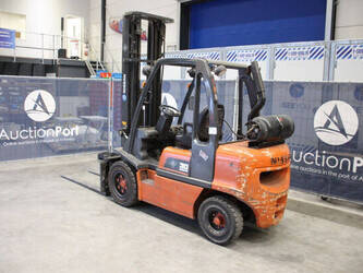 2000-nissan-30-1396942-44471053