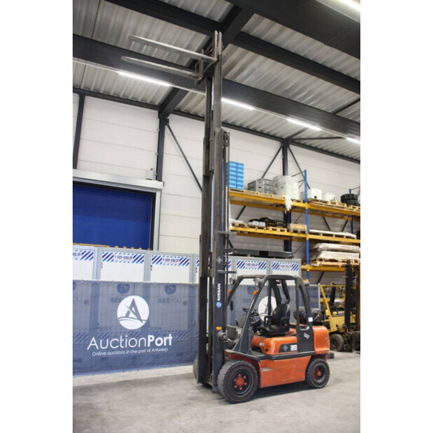 2000 NISSAN 30-44471079