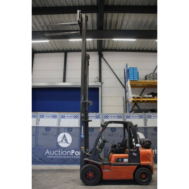 2000 NISSAN 30-44471080