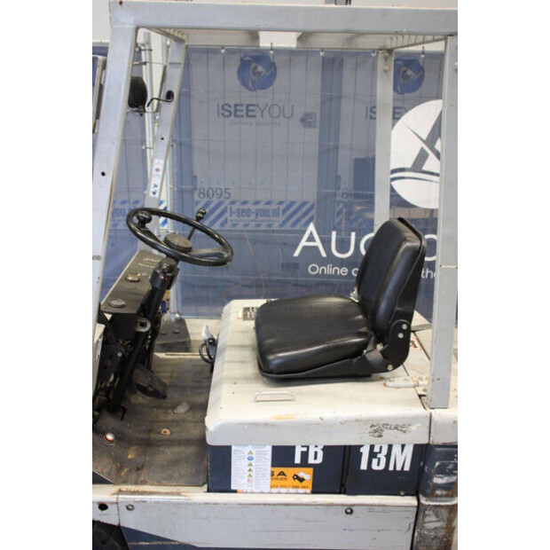 كوماتسو FB13M-2-44471180