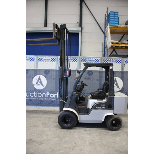 2005 NISSAN O1A15-44471253