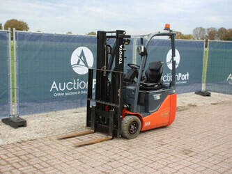 2016-toyota-8fbe15t-1396957-44471480