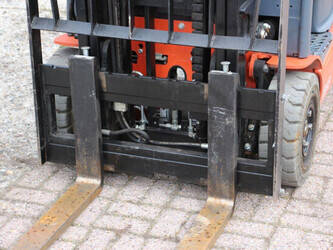 2016-toyota-8fbe15t-1396957-44471483