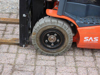 2016-toyota-8fbe15t-1396957-44471487