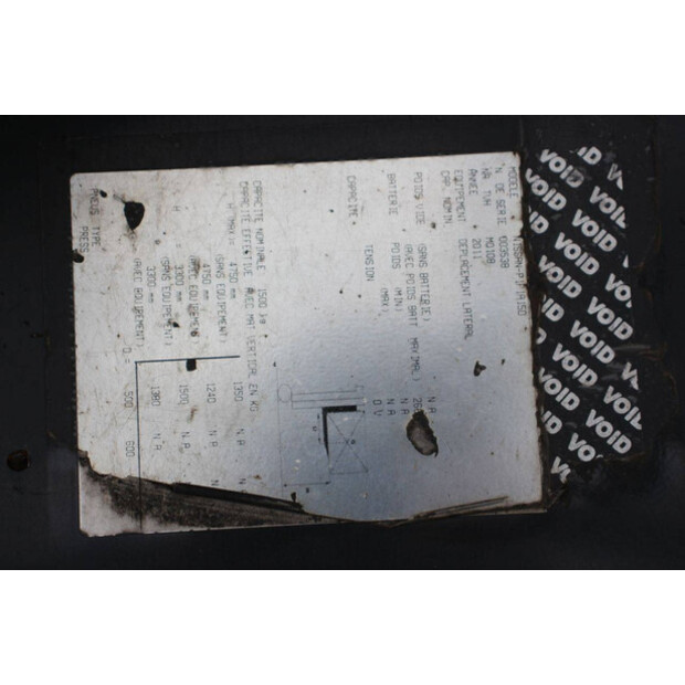 2011 نيسان P1P1A15D-44471665