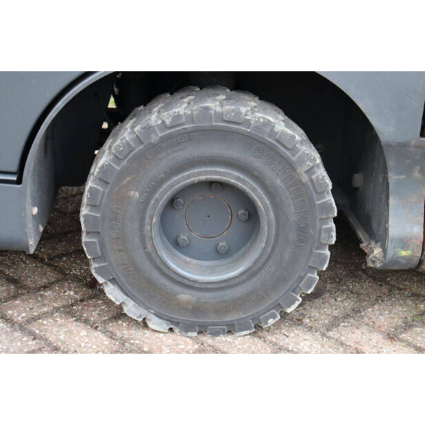 2017 Still R07-25-44471949