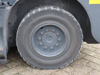 2017-still-r07-25-44471950