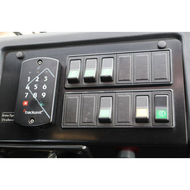 2017 Still R07-25-44471960