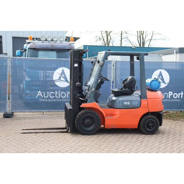 2000 تويوتا 42-7FGF25-44472072