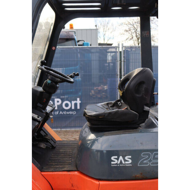 2000 تويوتا 42-7FGF25-44472093