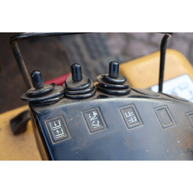 2001 كاتربيلر EP16KT-44472221