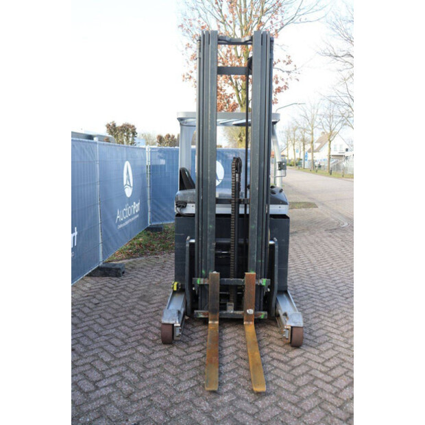 2015 Still FM-X17-44472236