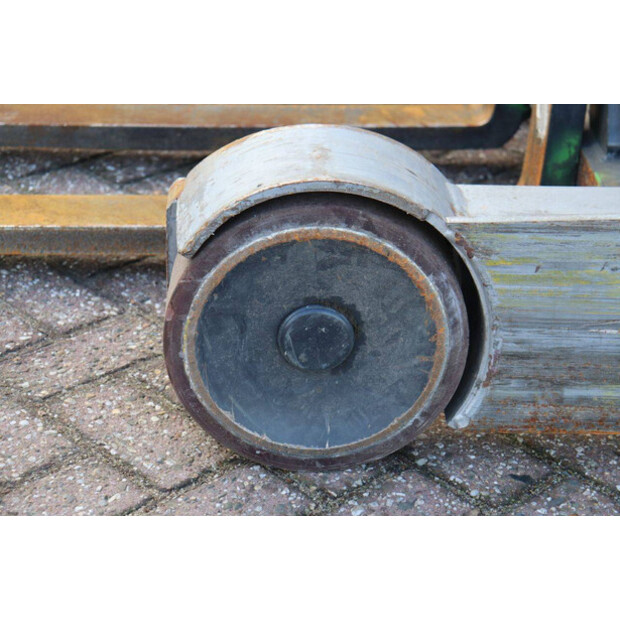 2015 Still FM-X17-44472241