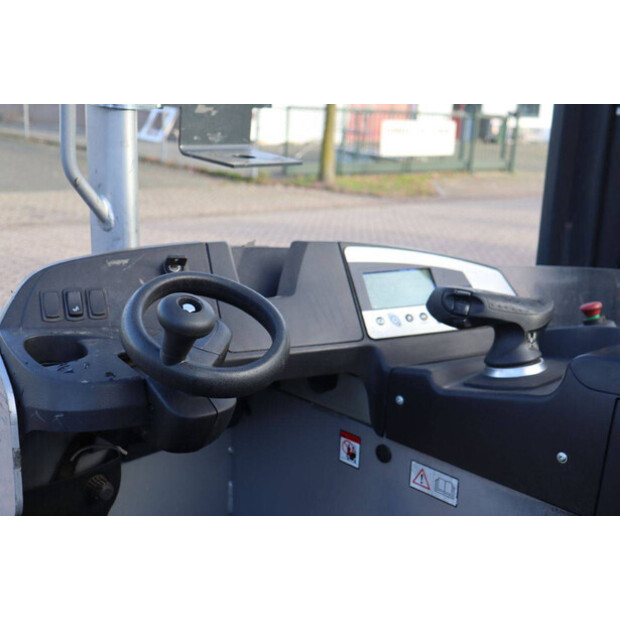 2015 Still FM-X17-44472247