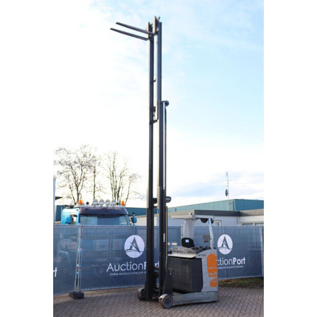 2015 Still FM-X17-44472254