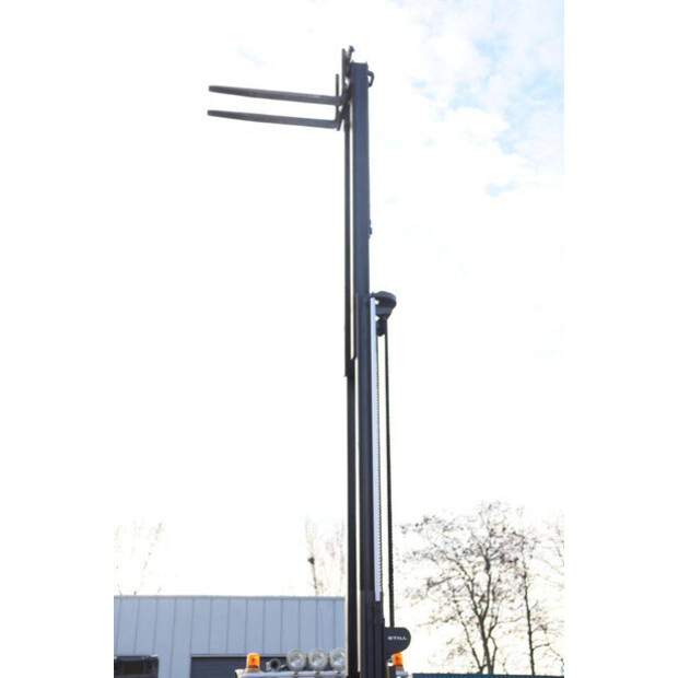 2015 Still FM-X17-44472256