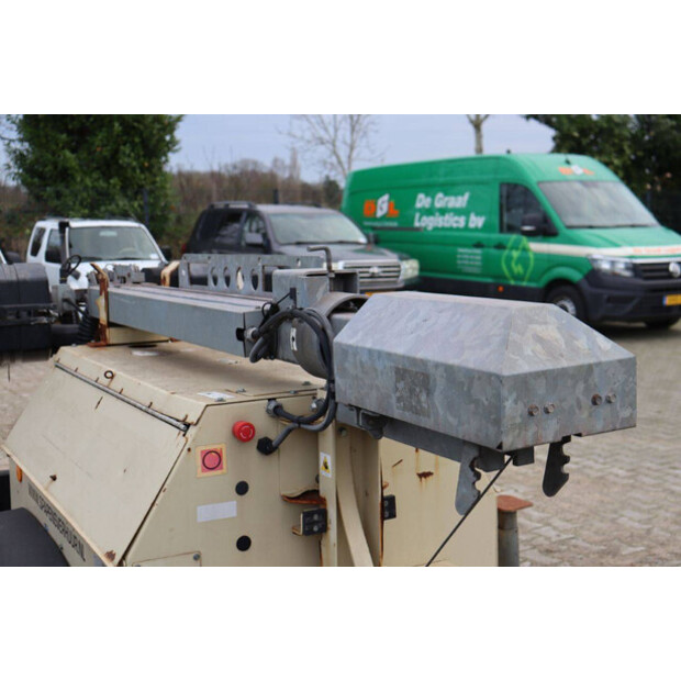 2011 دووسان LT6K-44472440