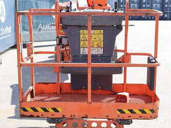 2011-jlg-e400ajpn-1397423-44472624