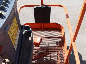 2011-jlg-e400ajpn-1397423-44472627