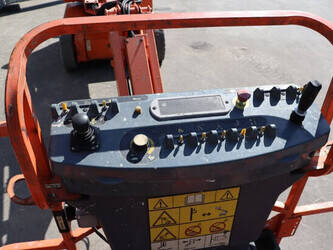 2011-jlg-e400ajpn-1397423-44472630