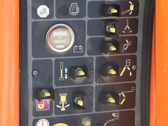 2011-jlg-e400ajpn-1397423-44472635