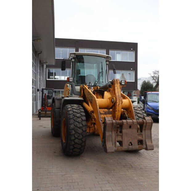 2003 ليبهير L538-44472696