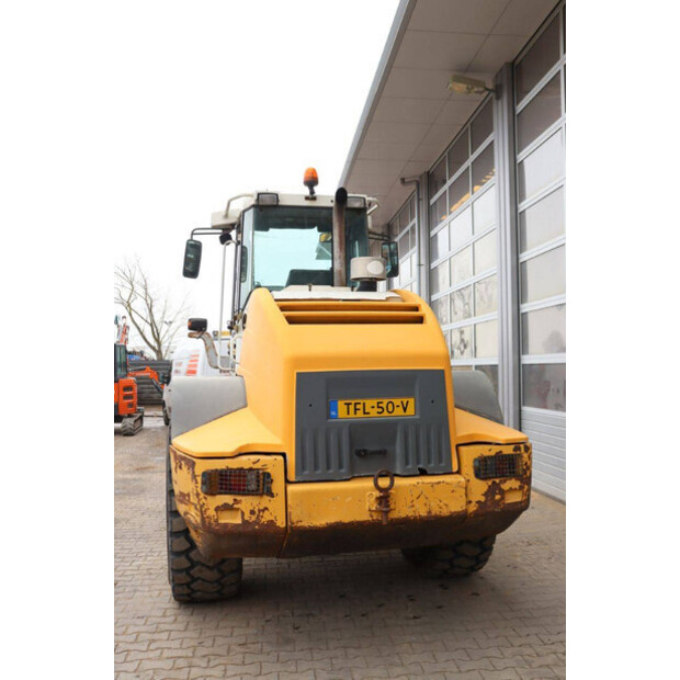 2003 ليبهير L538-44472710