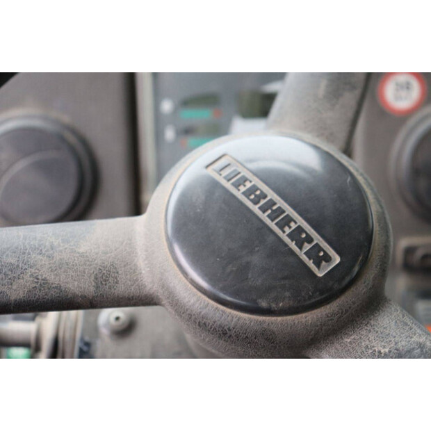 2003 ليبهير L538-44472730