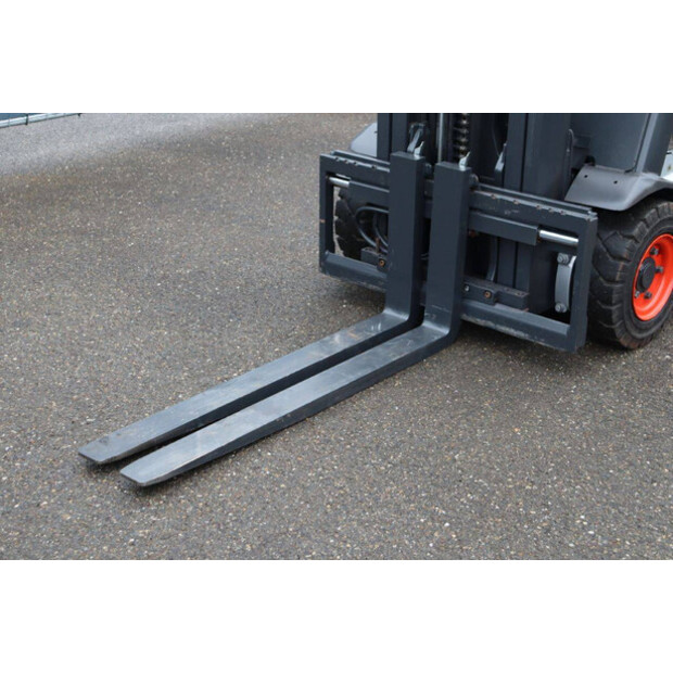 2018 ليندي E15-02-44472809