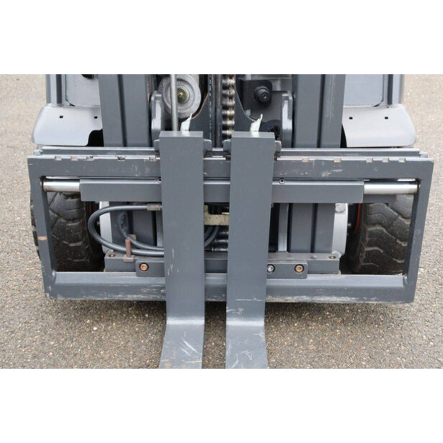 2018 ليندي E15-02-44472811