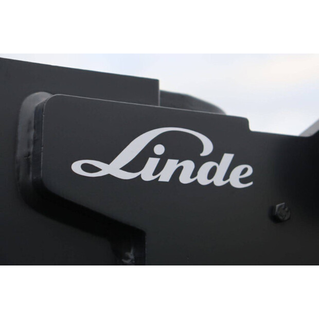 2018 ليندي E15-02-44472813