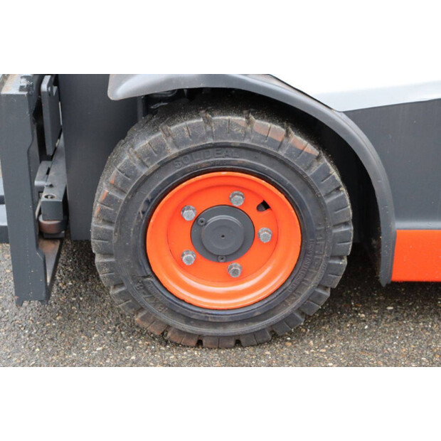 2018 ليندي E15-02-44472815