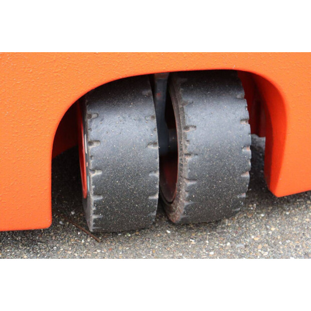 2018 ليندي E15-02-44472819