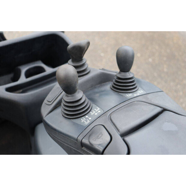 2018 ليندي E15-02-44472826