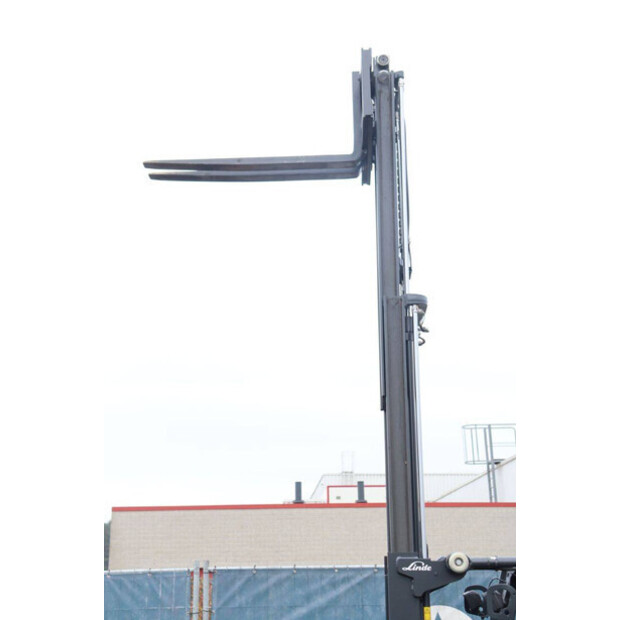 2018 ليندي E15-02-44472835