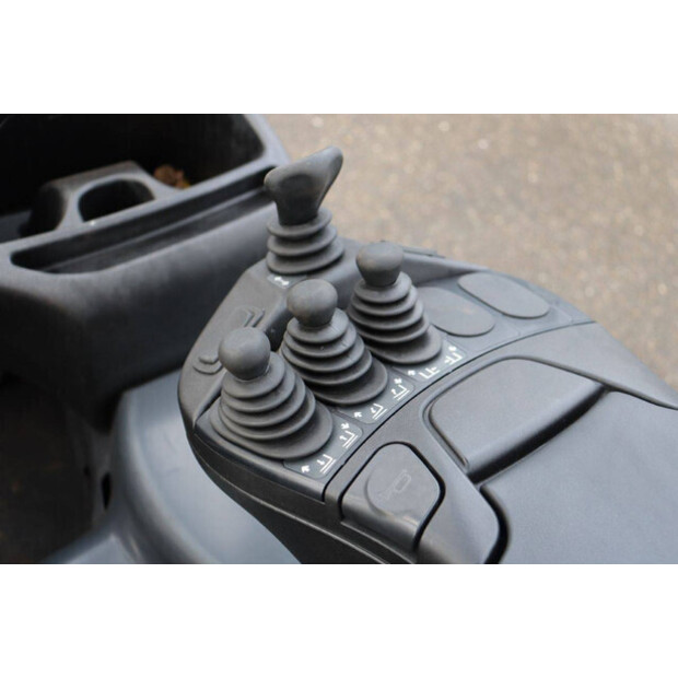 2018 ليندي E16-02-44472865