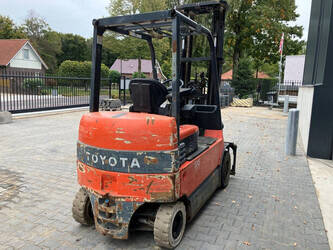 2009-toyota-7fbmf30-1397444-44473205