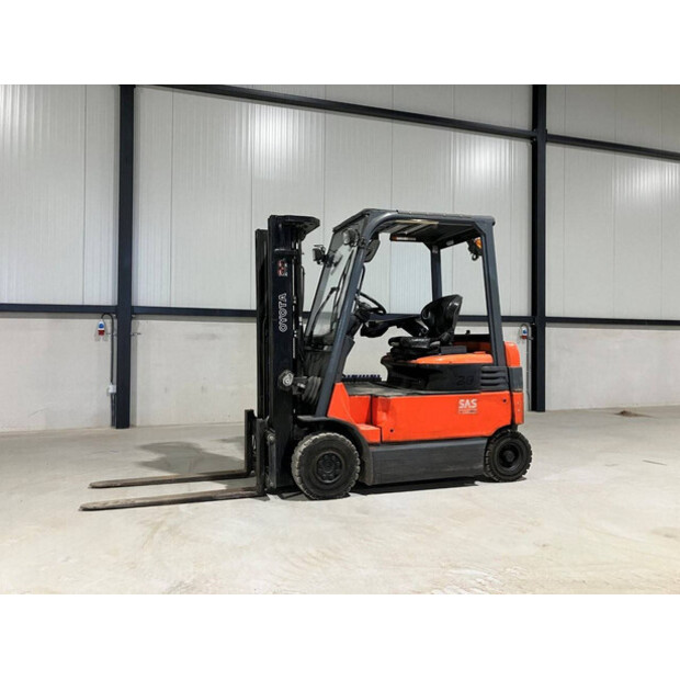 2011 تويوتا 7FBMF20-44473255