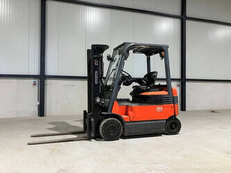 صورة ل رافعات شوكية 2011 تويوتا 7FBMF20