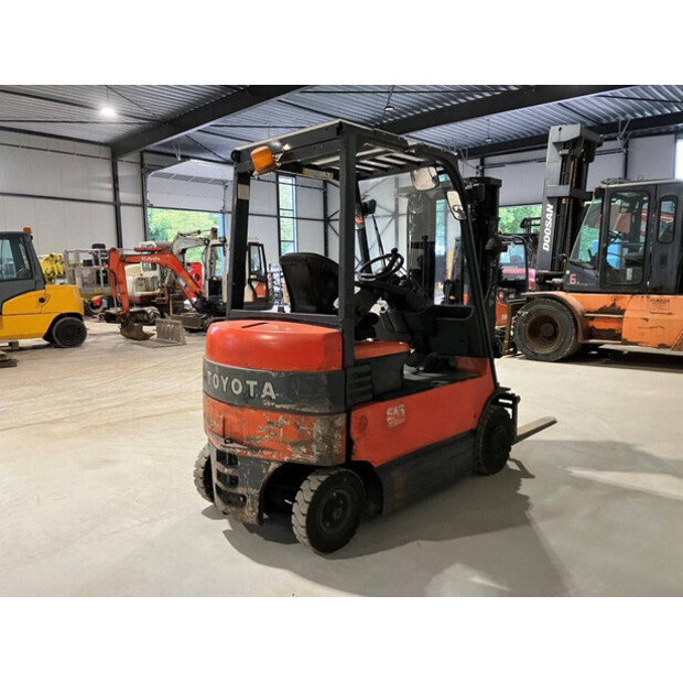 2011 تويوتا 7FBMF20-44473259