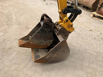 2003-jcb-8032-1397465-44473504