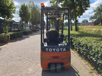 2016-toyota-8fbr20t-1397470-44473580