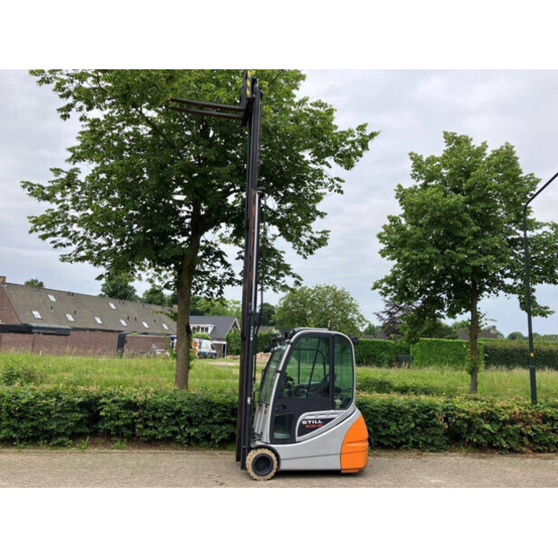 2017 Still R20-20-44473609