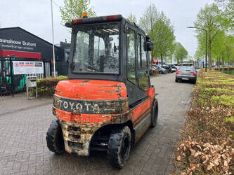 2008-toyota-7fbmf40-1397476-44473695