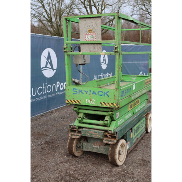 1998 SkyJack SJ 3220-44473823